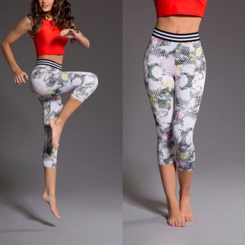 Onzie High Rise Elastic Capris Triangle Madonna Yoga